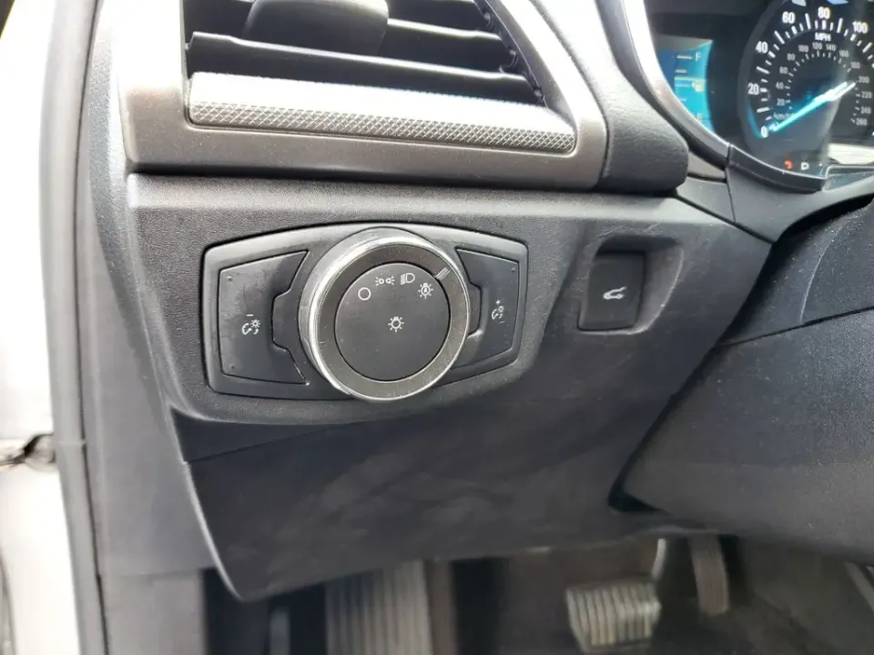 2020 Silver Metallic /Ebony Ford Fusion SE (3FA6P0HD6LR) with an 1.5L EcoBoost engine, Automatic transmission, located at 6064 Gull Rd, Kalamazoo, MI, 49048, (269) 222-0088, 42.328388, -85.512924- Photo#28