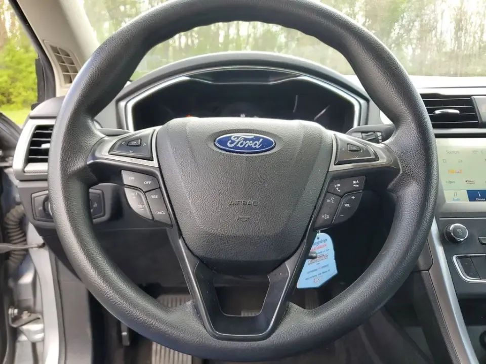 2020 Silver Metallic /Ebony Ford Fusion SE (3FA6P0HD6LR) with an 1.5L EcoBoost engine, Automatic transmission, located at 6064 Gull Rd, Kalamazoo, MI, 49048, (269) 222-0088, 42.328388, -85.512924- Photo#30