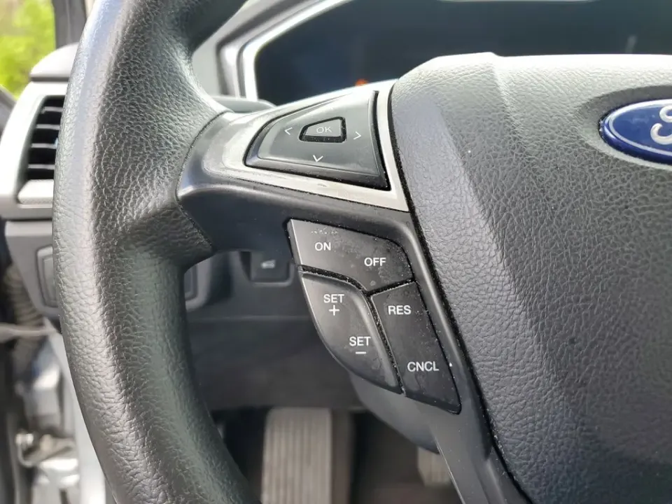 2020 Silver Metallic /Ebony Ford Fusion SE (3FA6P0HD6LR) with an 1.5L EcoBoost engine, Automatic transmission, located at 6064 Gull Rd, Kalamazoo, MI, 49048, (269) 222-0088, 42.328388, -85.512924- Photo#32