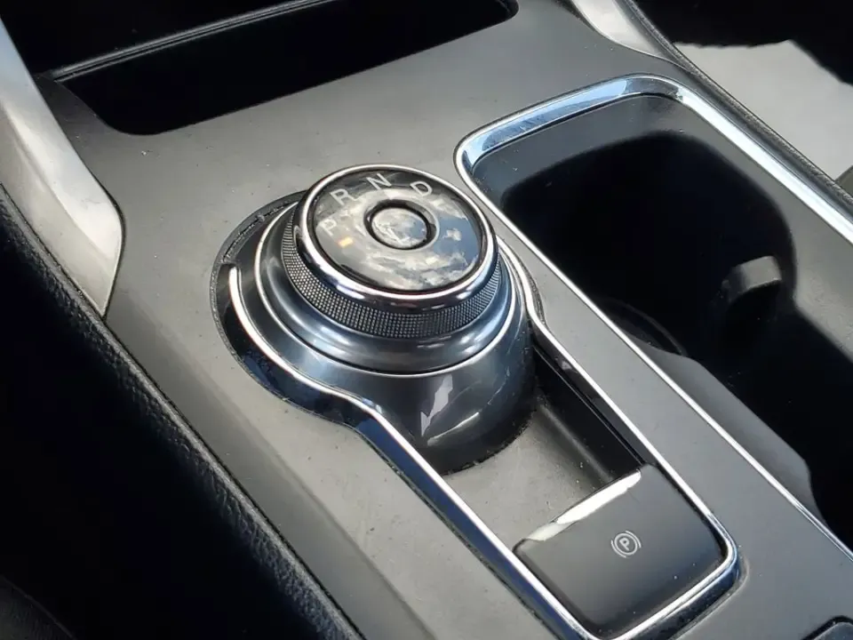 2020 Silver Metallic /Ebony Ford Fusion SE (3FA6P0HD6LR) with an 1.5L EcoBoost engine, Automatic transmission, located at 6064 Gull Rd, Kalamazoo, MI, 49048, (269) 222-0088, 42.328388, -85.512924- Photo#46