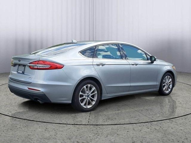 2020 Silver Metallic /Ebony Ford Fusion SE (3FA6P0HD6LR) with an 1.5L EcoBoost engine, Automatic transmission, located at 6064 Gull Rd, Kalamazoo, MI, 49048, (269) 222-0088, 42.328388, -85.512924- Photo#3