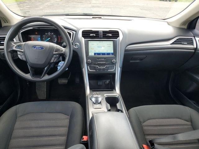 2020 Silver Metallic /Ebony Ford Fusion SE (3FA6P0HD6LR) with an 1.5L EcoBoost engine, Automatic transmission, located at 6064 Gull Rd, Kalamazoo, MI, 49048, (269) 222-0088, 42.328388, -85.512924- Photo#9