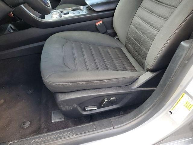 2020 Silver Metallic /Ebony Ford Fusion SE (3FA6P0HD6LR) with an 1.5L EcoBoost engine, Automatic transmission, located at 6064 Gull Rd, Kalamazoo, MI, 49048, (269) 222-0088, 42.328388, -85.512924- Photo#11
