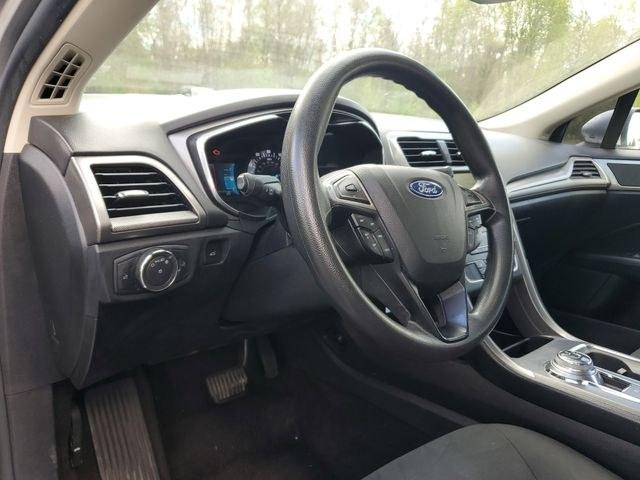 2020 Silver Metallic /Ebony Ford Fusion SE (3FA6P0HD6LR) with an 1.5L EcoBoost engine, Automatic transmission, located at 6064 Gull Rd, Kalamazoo, MI, 49048, (269) 222-0088, 42.328388, -85.512924- Photo#13