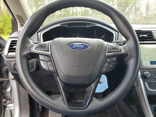 2020 Silver Metallic /Ebony Ford Fusion SE (3FA6P0HD6LR) with an 1.5L EcoBoost engine, Automatic transmission, located at 6064 Gull Rd, Kalamazoo, MI, 49048, (269) 222-0088, 42.328388, -85.512924- Photo#15