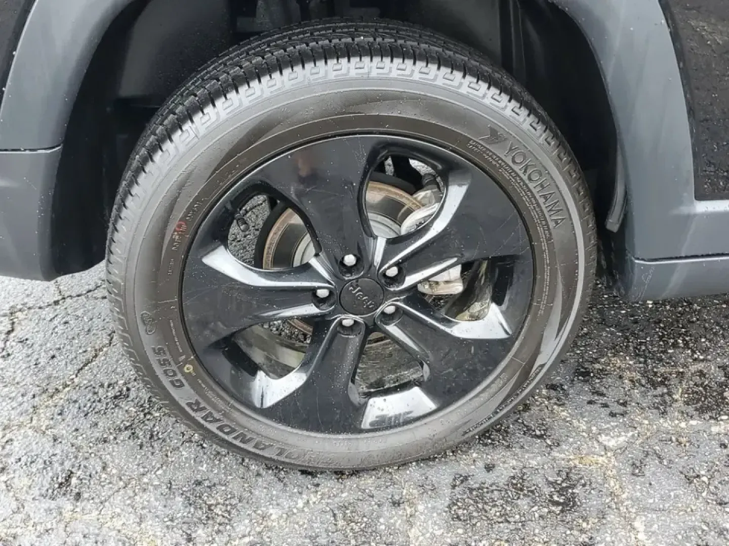 2019 /Black Jeep Compass Altitude (3C4NJDBB2KT) with an 4 Cyl, 2.4L engine, 9-speed automatic transmission, located at 6064 Gull Rd, Kalamazoo, MI, 49048, (269) 222-0088, 42.328388, -85.512924 - Picture your next Michigan weekend: packing up for a fall color drive to Gull Lake, heading out before sunrise for a hike at Kalamazoo Nature Center, or confidently commuting through lake-effect snow on I-94. This 2019 Jeep Compass Altitude 4WD is built for real life in Kalamazoo-comfortable for dai - Photo#4