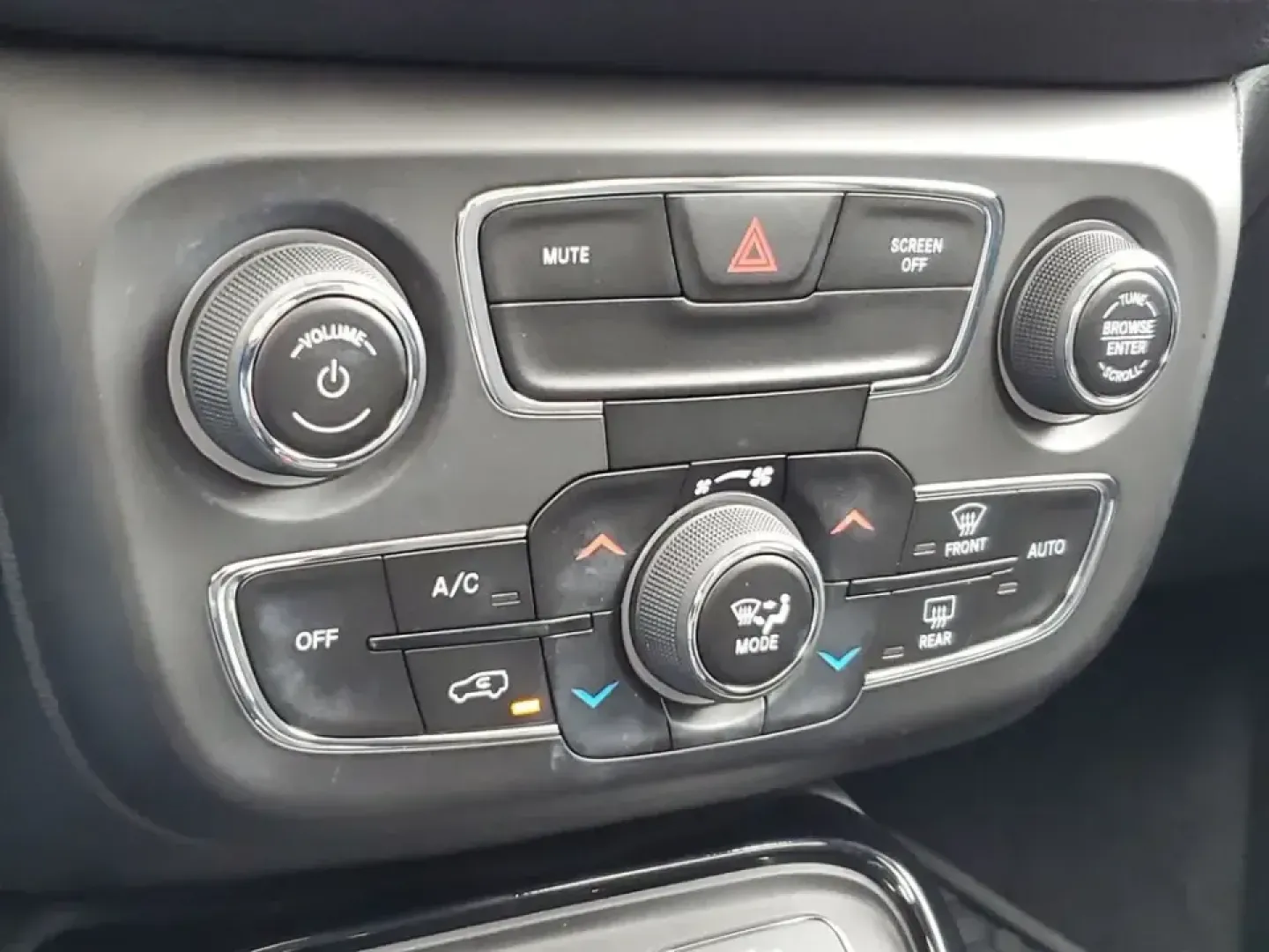 2019 /Black Jeep Compass Altitude (3C4NJDBB2KT) with an 4 Cyl, 2.4L engine, 9-speed automatic transmission, located at 6064 Gull Rd, Kalamazoo, MI, 49048, (269) 222-0088, 42.328388, -85.512924 - Picture your next Michigan weekend: packing up for a fall color drive to Gull Lake, heading out before sunrise for a hike at Kalamazoo Nature Center, or confidently commuting through lake-effect snow on I-94. This 2019 Jeep Compass Altitude 4WD is built for real life in Kalamazoo-comfortable for dai - Photo#22