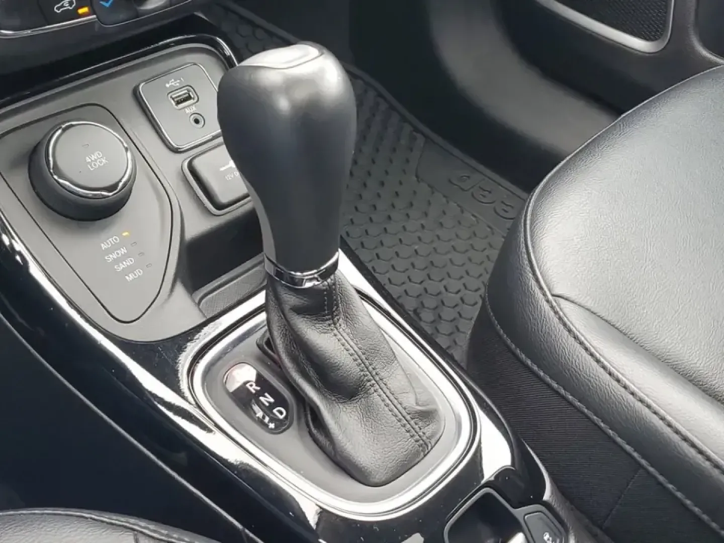 2019 /Black Jeep Compass Altitude (3C4NJDBB2KT) with an 4 Cyl, 2.4L engine, 9-speed automatic transmission, located at 6064 Gull Rd, Kalamazoo, MI, 49048, (269) 222-0088, 42.328388, -85.512924 - Picture your next Michigan weekend: packing up for a fall color drive to Gull Lake, heading out before sunrise for a hike at Kalamazoo Nature Center, or confidently commuting through lake-effect snow on I-94. This 2019 Jeep Compass Altitude 4WD is built for real life in Kalamazoo-comfortable for dai - Photo#25