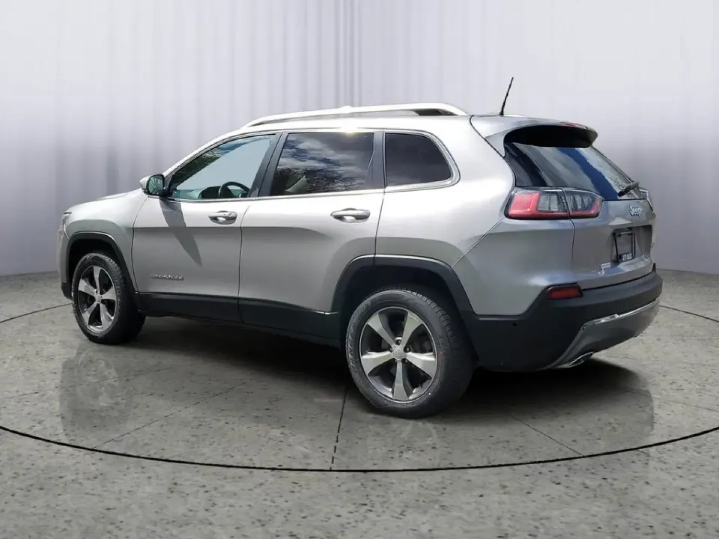 2020 /Black Jeep Cherokee Limited (1C4PJMDX0LD) with an V6, 3.2L engine, 9-speed automatic transmission, located at 6064 Gull Rd, Kalamazoo, MI, 49048, (269) 222-0088, 42.328388, -85.512924 - Pack up the family, point the hood toward Lake Michigan, and let the week melt away-this 2020 Jeep Cherokee Limited 4WD is built for real life in Southwest Michigan, from snowy school runs to weekend getaways up US-131. With confident traction, smart tech, and premium comfort, it's an ideal crossove- Photo#2