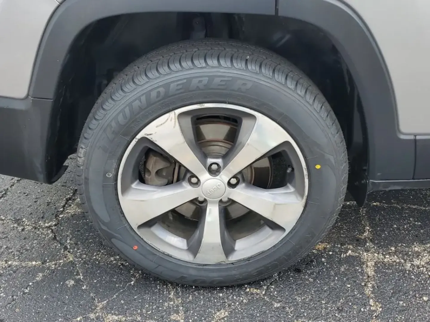 2020 /Black Jeep Cherokee Limited (1C4PJMDX0LD) with an V6, 3.2L engine, 9-speed automatic transmission, located at 6064 Gull Rd, Kalamazoo, MI, 49048, (269) 222-0088, 42.328388, -85.512924 - Pack up the family, point the hood toward Lake Michigan, and let the week melt away-this 2020 Jeep Cherokee Limited 4WD is built for real life in Southwest Michigan, from snowy school runs to weekend getaways up US-131. With confident traction, smart tech, and premium comfort, it's an ideal crossove- Photo#4