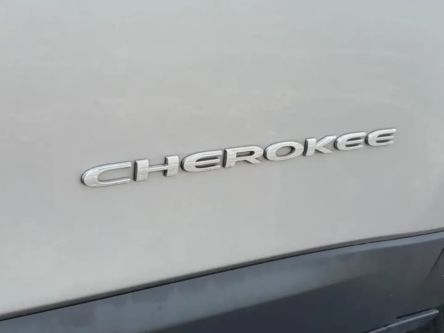 2020 /Black Jeep Cherokee Limited (1C4PJMDX0LD) with an V6, 3.2L engine, 9-speed automatic transmission, located at 6064 Gull Rd, Kalamazoo, MI, 49048, (269) 222-0088, 42.328388, -85.512924 - Pack up the family, point the hood toward Lake Michigan, and let the week melt away-this 2020 Jeep Cherokee Limited 4WD is built for real life in Southwest Michigan, from snowy school runs to weekend getaways up US-131. With confident traction, smart tech, and premium comfort, it's an ideal crossove- Photo#5