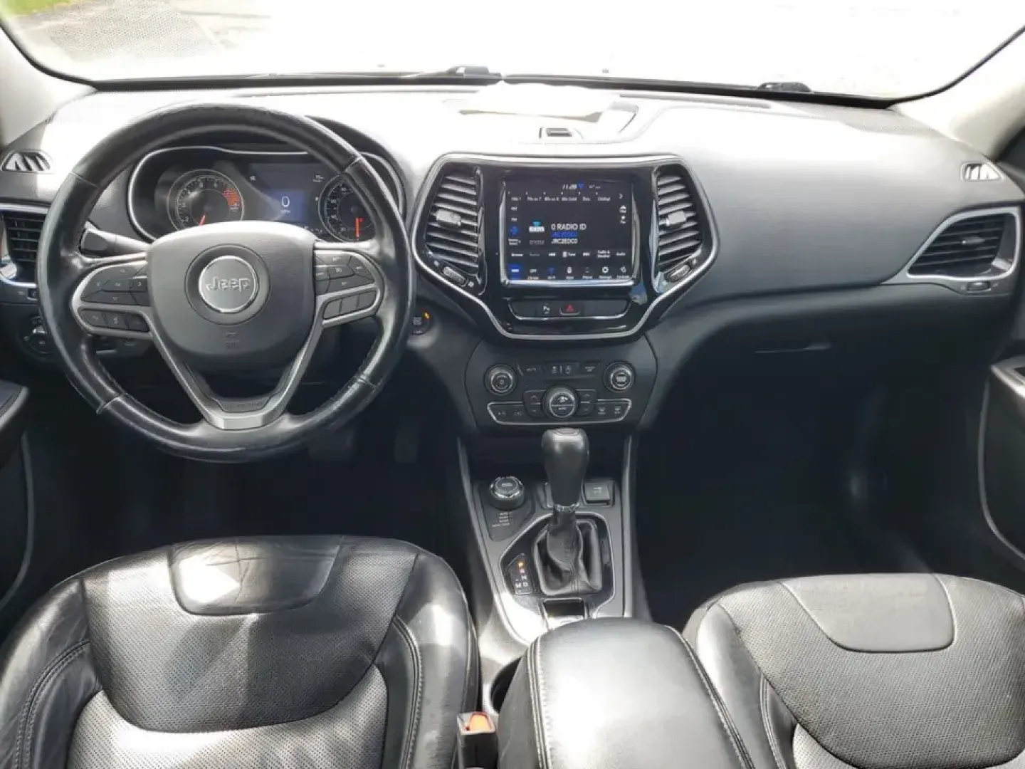 2020 /Black Jeep Cherokee Limited (1C4PJMDX0LD) with an V6, 3.2L engine, 9-speed automatic transmission, located at 6064 Gull Rd, Kalamazoo, MI, 49048, (269) 222-0088, 42.328388, -85.512924 - Pack up the family, point the hood toward Lake Michigan, and let the week melt away-this 2020 Jeep Cherokee Limited 4WD is built for real life in Southwest Michigan, from snowy school runs to weekend getaways up US-131. With confident traction, smart tech, and premium comfort, it's an ideal crossove- Photo#9