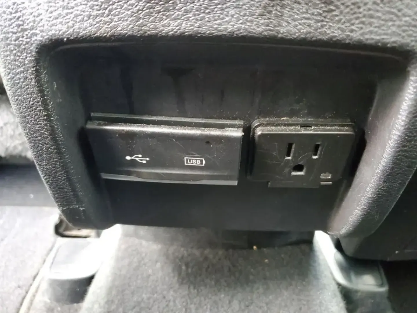 2020 /Black Jeep Cherokee Limited (1C4PJMDX0LD) with an V6, 3.2L engine, 9-speed automatic transmission, located at 6064 Gull Rd, Kalamazoo, MI, 49048, (269) 222-0088, 42.328388, -85.512924 - Pack up the family, point the hood toward Lake Michigan, and let the week melt away-this 2020 Jeep Cherokee Limited 4WD is built for real life in Southwest Michigan, from snowy school runs to weekend getaways up US-131. With confident traction, smart tech, and premium comfort, it's an ideal crossove- Photo#10