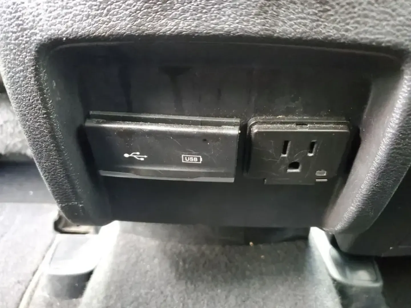 2020 /Black Jeep Cherokee Limited (1C4PJMDX0LD) with an V6, 3.2L engine, 9-speed automatic transmission, located at 6064 Gull Rd, Kalamazoo, MI, 49048, (269) 222-0088, 42.328388, -85.512924 - Pack up the family, point the hood toward Lake Michigan, and let the week melt away-this 2020 Jeep Cherokee Limited 4WD is built for real life in Southwest Michigan, from snowy school runs to weekend getaways up US-131. With confident traction, smart tech, and premium comfort, it's an ideal crossove - Photo#10