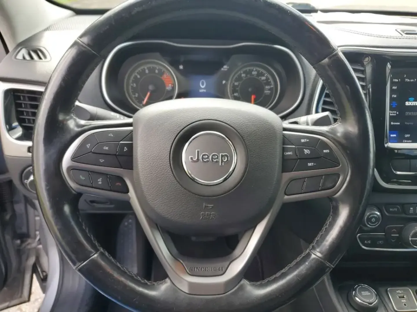 2020 /Black Jeep Cherokee Limited (1C4PJMDX0LD) with an V6, 3.2L engine, 9-speed automatic transmission, located at 6064 Gull Rd, Kalamazoo, MI, 49048, (269) 222-0088, 42.328388, -85.512924 - Pack up the family, point the hood toward Lake Michigan, and let the week melt away-this 2020 Jeep Cherokee Limited 4WD is built for real life in Southwest Michigan, from snowy school runs to weekend getaways up US-131. With confident traction, smart tech, and premium comfort, it's an ideal crossove- Photo#17