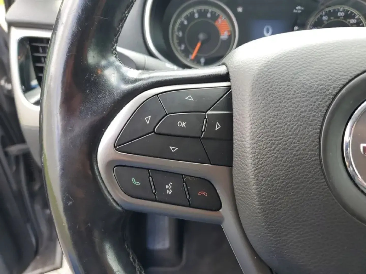 2020 /Black Jeep Cherokee Limited (1C4PJMDX0LD) with an V6, 3.2L engine, 9-speed automatic transmission, located at 6064 Gull Rd, Kalamazoo, MI, 49048, (269) 222-0088, 42.328388, -85.512924 - Pack up the family, point the hood toward Lake Michigan, and let the week melt away-this 2020 Jeep Cherokee Limited 4WD is built for real life in Southwest Michigan, from snowy school runs to weekend getaways up US-131. With confident traction, smart tech, and premium comfort, it's an ideal crossove- Photo#18