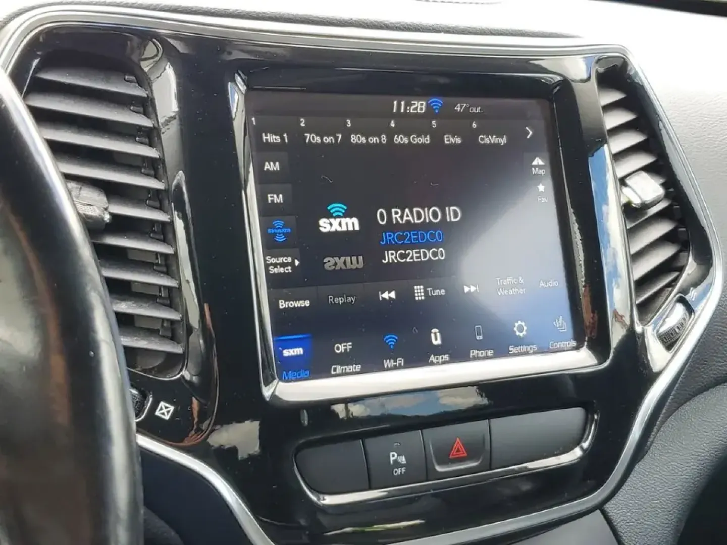 2020 /Black Jeep Cherokee Limited (1C4PJMDX0LD) with an V6, 3.2L engine, 9-speed automatic transmission, located at 6064 Gull Rd, Kalamazoo, MI, 49048, (269) 222-0088, 42.328388, -85.512924 - Pack up the family, point the hood toward Lake Michigan, and let the week melt away-this 2020 Jeep Cherokee Limited 4WD is built for real life in Southwest Michigan, from snowy school runs to weekend getaways up US-131. With confident traction, smart tech, and premium comfort, it's an ideal crossove- Photo#21