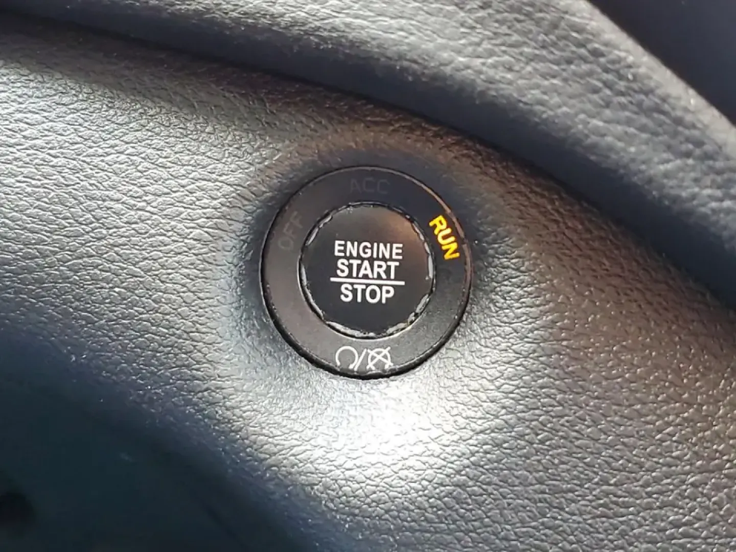 2020 /Black Jeep Cherokee Limited (1C4PJMDX0LD) with an V6, 3.2L engine, 9-speed automatic transmission, located at 6064 Gull Rd, Kalamazoo, MI, 49048, (269) 222-0088, 42.328388, -85.512924 - Pack up the family, point the hood toward Lake Michigan, and let the week melt away-this 2020 Jeep Cherokee Limited 4WD is built for real life in Southwest Michigan, from snowy school runs to weekend getaways up US-131. With confident traction, smart tech, and premium comfort, it's an ideal crossove- Photo#24