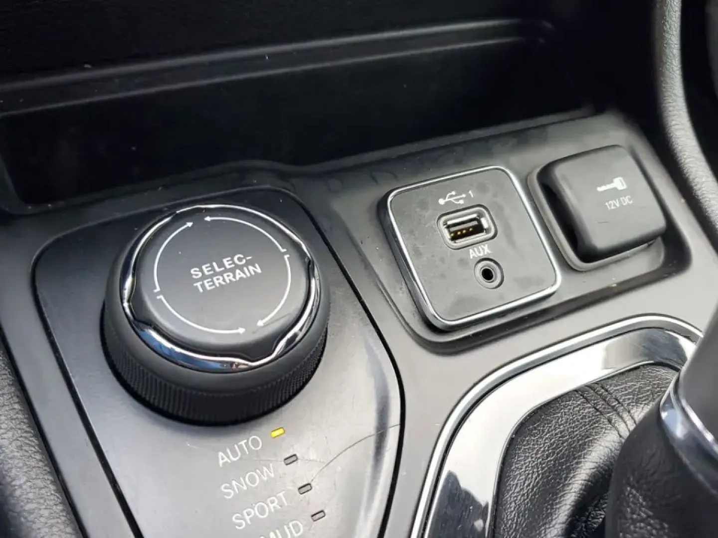 2020 /Black Jeep Cherokee Limited (1C4PJMDX0LD) with an V6, 3.2L engine, 9-speed automatic transmission, located at 6064 Gull Rd, Kalamazoo, MI, 49048, (269) 222-0088, 42.328388, -85.512924 - Pack up the family, point the hood toward Lake Michigan, and let the week melt away-this 2020 Jeep Cherokee Limited 4WD is built for real life in Southwest Michigan, from snowy school runs to weekend getaways up US-131. With confident traction, smart tech, and premium comfort, it's an ideal crossove- Photo#26
