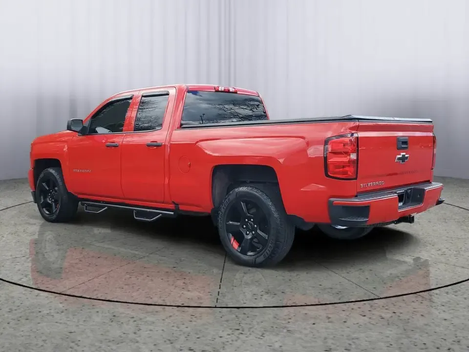 2018 Red /Dark Ash With Jet Black Interior Accents Chevrolet Silverado 1500 Custom (1GCVKPECXJZ) with an EcoTec3 5.3L V8 engine, Automatic transmission, located at 6064 Gull Rd, Kalamazoo, MI, 49048, (269) 222-0088, 42.328388, -85.512924- Photo#4