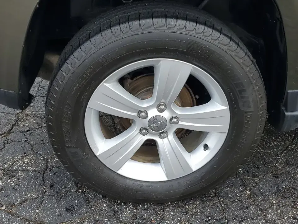 2015 /Dark Slate Gray Jeep Compass Sport (1C4NJDBB8FD) with an 4 Cyl, 2.4L engine, 5-speed manual transmission, located at 6064 Gull Rd, Kalamazoo, MI, 49048, (269) 222-0088, 42.328388, -85.512924 - Weekend trailheads, snowy commutes, and spontaneous road trips up to Lake Michigan all get easier when you've got a compact SUV that's ready for real life. This **2015 Jeep Compass Sport 4WD** is built for drivers who want everyday practicality with the confidence to handle Michigan weather-whether - Photo#4