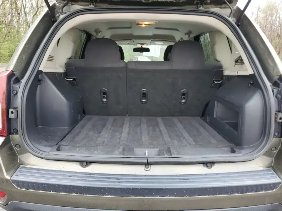 2015 /Dark Slate Gray Jeep Compass Sport (1C4NJDBB8FD) with an 4 Cyl, 2.4L engine, 5-speed manual transmission, located at 6064 Gull Rd, Kalamazoo, MI, 49048, (269) 222-0088, 42.328388, -85.512924 - Weekend trailheads, snowy commutes, and spontaneous road trips up to Lake Michigan all get easier when you've got a compact SUV that's ready for real life. This **2015 Jeep Compass Sport 4WD** is built for drivers who want everyday practicality with the confidence to handle Michigan weather-whether - Photo#6