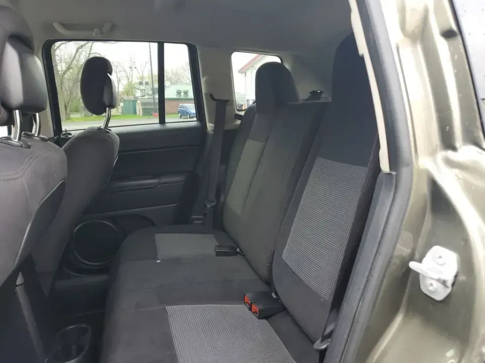 2015 /Dark Slate Gray Jeep Compass Sport (1C4NJDBB8FD) with an 4 Cyl, 2.4L engine, 5-speed manual transmission, located at 6064 Gull Rd, Kalamazoo, MI, 49048, (269) 222-0088, 42.328388, -85.512924 - Weekend trailheads, snowy commutes, and spontaneous road trips up to Lake Michigan all get easier when you've got a compact SUV that's ready for real life. This **2015 Jeep Compass Sport 4WD** is built for drivers who want everyday practicality with the confidence to handle Michigan weather-whether - Photo#7