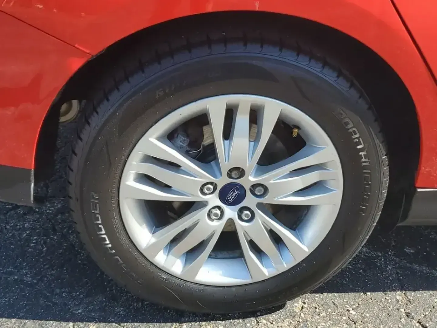 2012 /Medium Light Stone Ford Focus SEL (1FAHP3H24CL) with an 4 Cyl, 2.0L engine, 6-speed auto-shift manual transmission, located at 6064 Gull Rd, Kalamazoo, MI, 49048, (269) 222-0088, 42.328388, -85.512924 - Need a dependable commuter that keeps fuel stops and stress low while you cruise from Gull Road to Downtown Kalamazoo, campus, or the weekend farmers market? This Race Red 2012 Ford Focus SEL sedan is a smart pick for daily driving, first-time buyers, and budget-conscious shoppers who want a practic - Photo#4