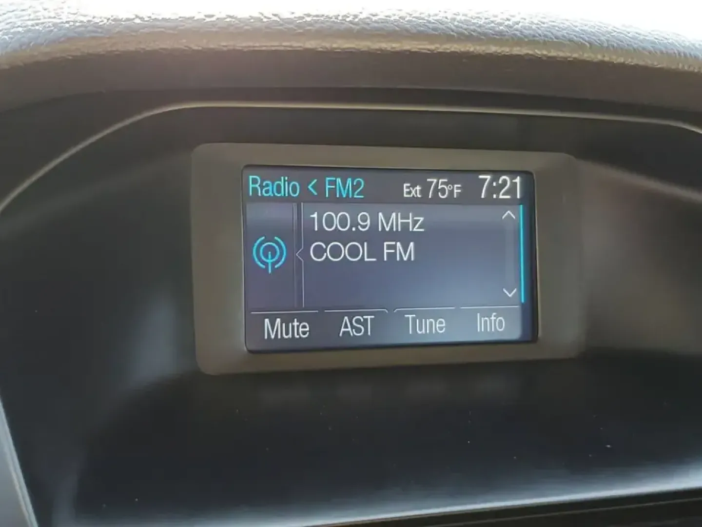 2012 /Medium Light Stone Ford Focus SEL (1FAHP3H24CL) with an 4 Cyl, 2.0L engine, 6-speed auto-shift manual transmission, located at 6064 Gull Rd, Kalamazoo, MI, 49048, (269) 222-0088, 42.328388, -85.512924 - Need a dependable commuter that keeps fuel stops and stress low while you cruise from Gull Road to Downtown Kalamazoo, campus, or the weekend farmers market? This Race Red 2012 Ford Focus SEL sedan is a smart pick for daily driving, first-time buyers, and budget-conscious shoppers who want a practic - Photo#19