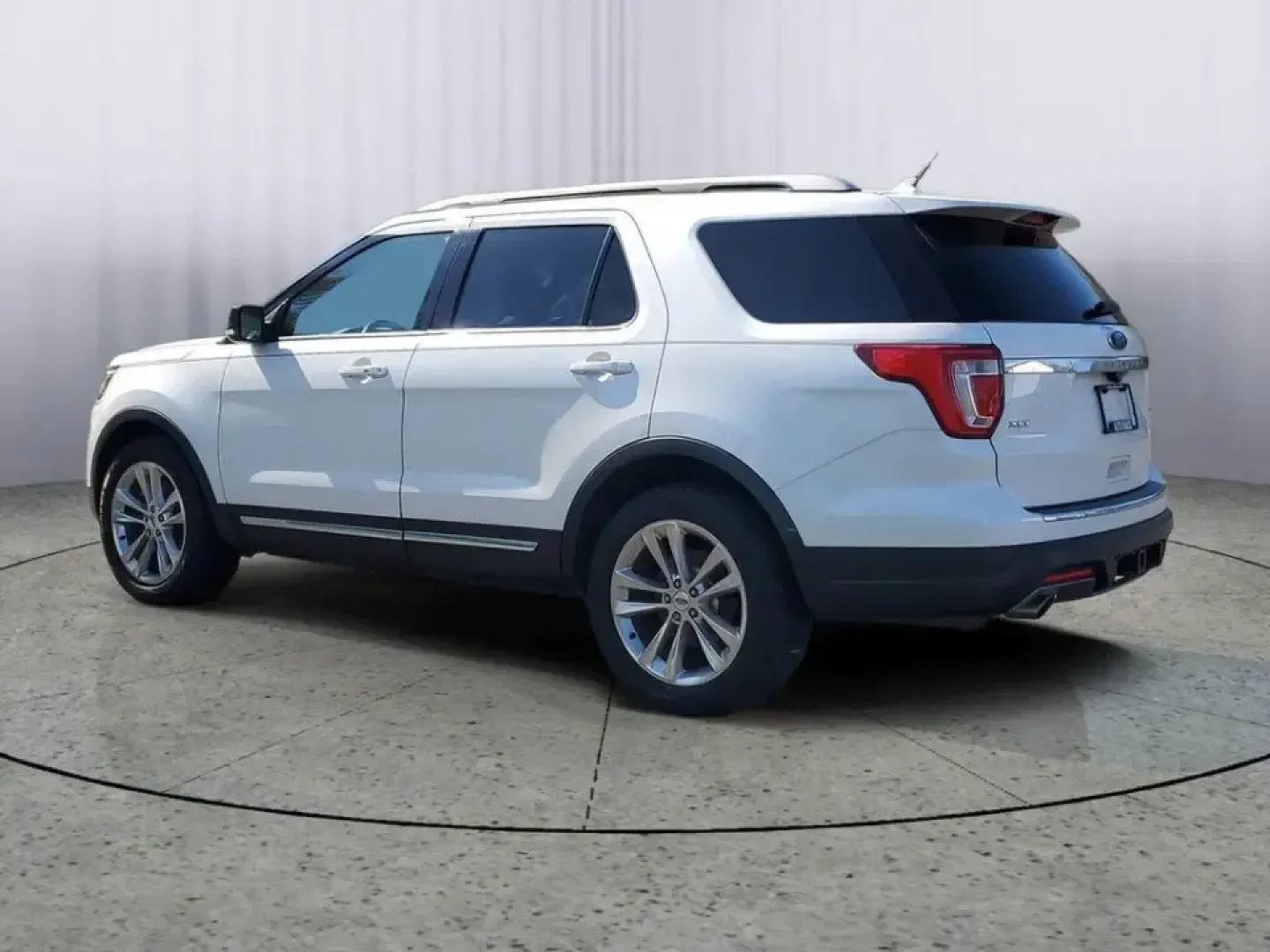 2018 /Ebony Black Ford Explorer XLT (1FM5K8D87JG) with an V6, 3.5L engine, 6-speed automatic transmission, located at 6064 Gull Rd, Kalamazoo, MI, 49048, (269) 222-0088, 42.328388, -85.512924 - Road-trip weekends to Lake Michigan, daily school drop-offs, and confident winter driving on I-94 or US-131-this 2018 Ford Explorer XLT 4WD is built for real life in Southwest Michigan. If you've been searching used cars near me and want a family-ready SUV that can handle changing seasons, long comm - Photo#1