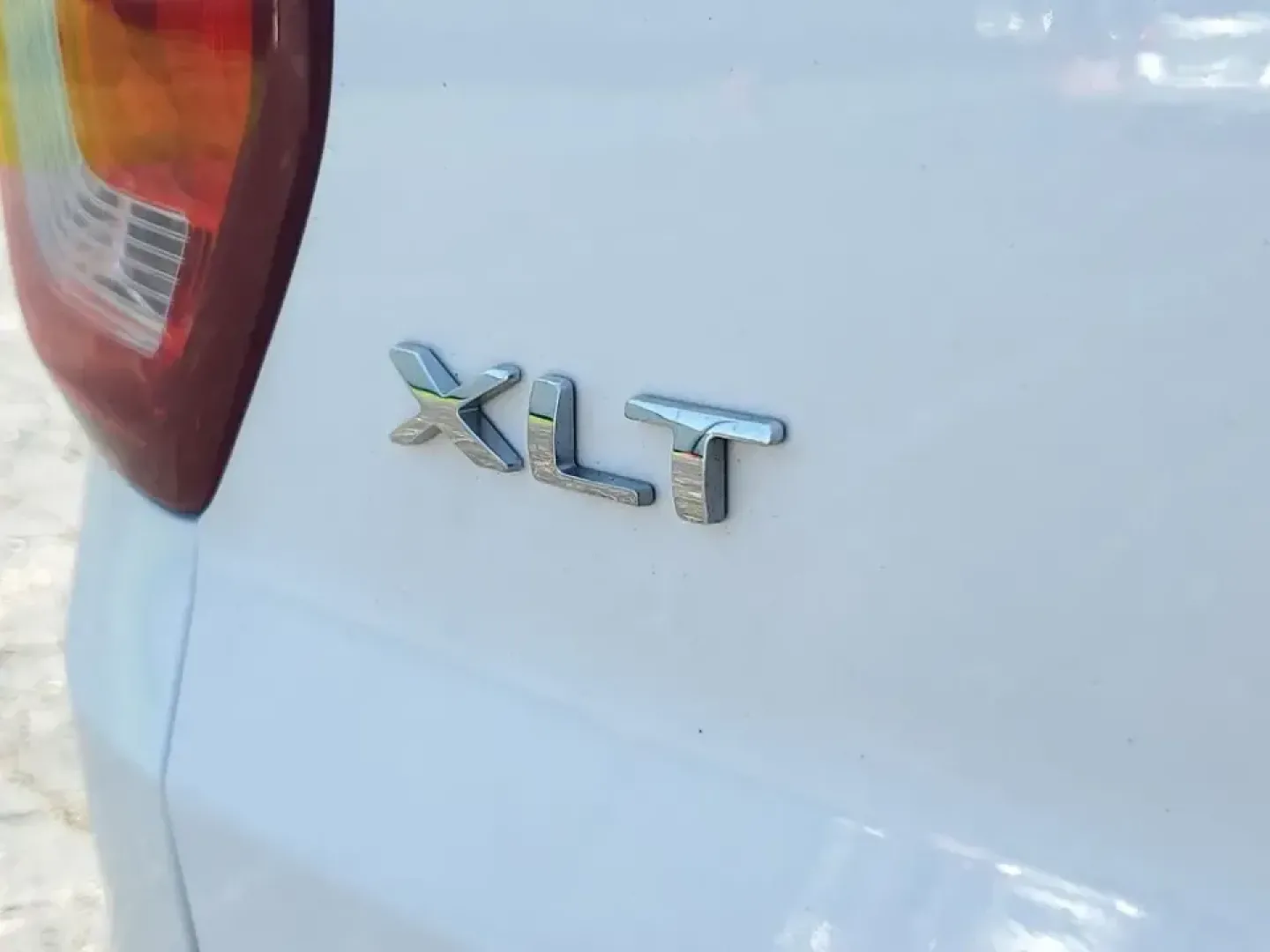 2018 /Ebony Black Ford Explorer XLT (1FM5K8D87JG) with an V6, 3.5L engine, 6-speed automatic transmission, located at 6064 Gull Rd, Kalamazoo, MI, 49048, (269) 222-0088, 42.328388, -85.512924 - Road-trip weekends to Lake Michigan, daily school drop-offs, and confident winter driving on I-94 or US-131-this 2018 Ford Explorer XLT 4WD is built for real life in Southwest Michigan. If you've been searching used cars near me and want a family-ready SUV that can handle changing seasons, long comm - Photo#4