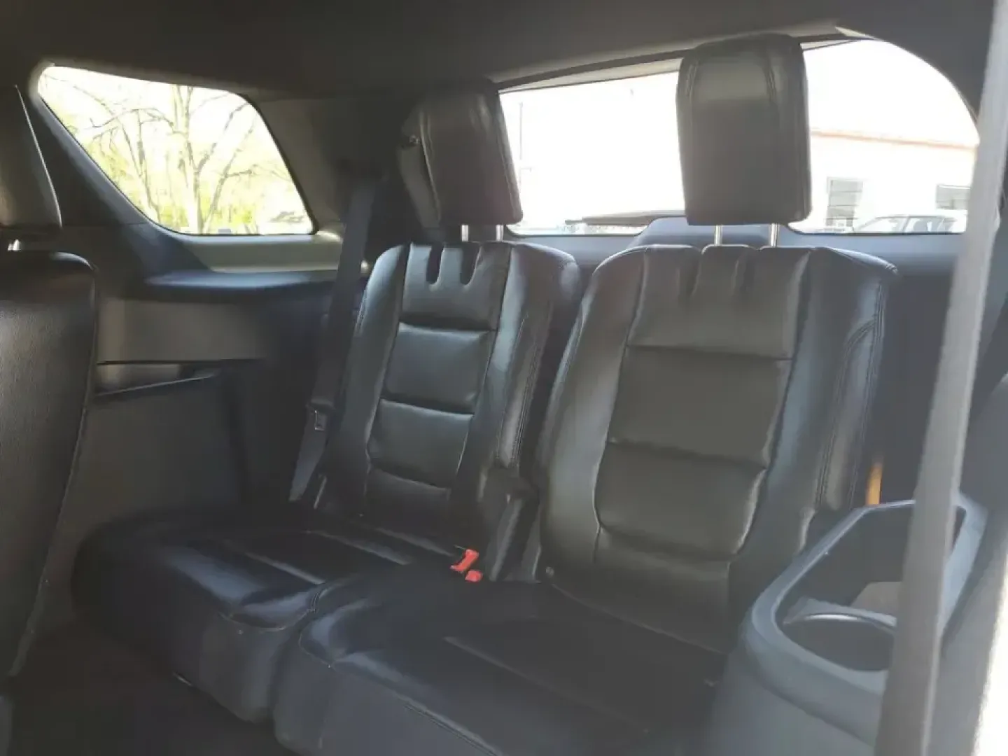 2018 /Ebony Black Ford Explorer XLT (1FM5K8D87JG) with an V6, 3.5L engine, 6-speed automatic transmission, located at 6064 Gull Rd, Kalamazoo, MI, 49048, (269) 222-0088, 42.328388, -85.512924 - Road-trip weekends to Lake Michigan, daily school drop-offs, and confident winter driving on I-94 or US-131-this 2018 Ford Explorer XLT 4WD is built for real life in Southwest Michigan. If you've been searching used cars near me and want a family-ready SUV that can handle changing seasons, long comm - Photo#6
