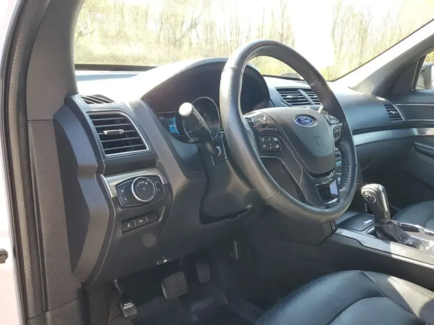 2018 /Ebony Black Ford Explorer XLT (1FM5K8D87JG) with an V6, 3.5L engine, 6-speed automatic transmission, located at 6064 Gull Rd, Kalamazoo, MI, 49048, (269) 222-0088, 42.328388, -85.512924 - Road-trip weekends to Lake Michigan, daily school drop-offs, and confident winter driving on I-94 or US-131-this 2018 Ford Explorer XLT 4WD is built for real life in Southwest Michigan. If you've been searching used cars near me and want a family-ready SUV that can handle changing seasons, long comm - Photo#14