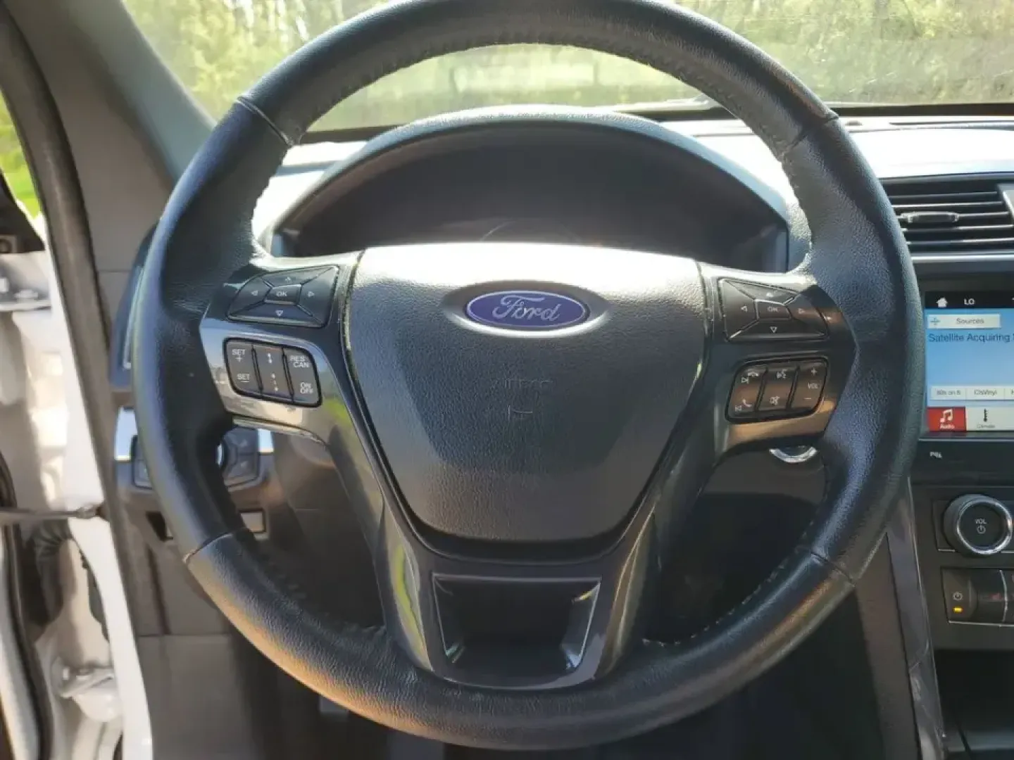 2018 /Ebony Black Ford Explorer XLT (1FM5K8D87JG) with an V6, 3.5L engine, 6-speed automatic transmission, located at 6064 Gull Rd, Kalamazoo, MI, 49048, (269) 222-0088, 42.328388, -85.512924 - Road-trip weekends to Lake Michigan, daily school drop-offs, and confident winter driving on I-94 or US-131-this 2018 Ford Explorer XLT 4WD is built for real life in Southwest Michigan. If you've been searching used cars near me and want a family-ready SUV that can handle changing seasons, long comm - Photo#17
