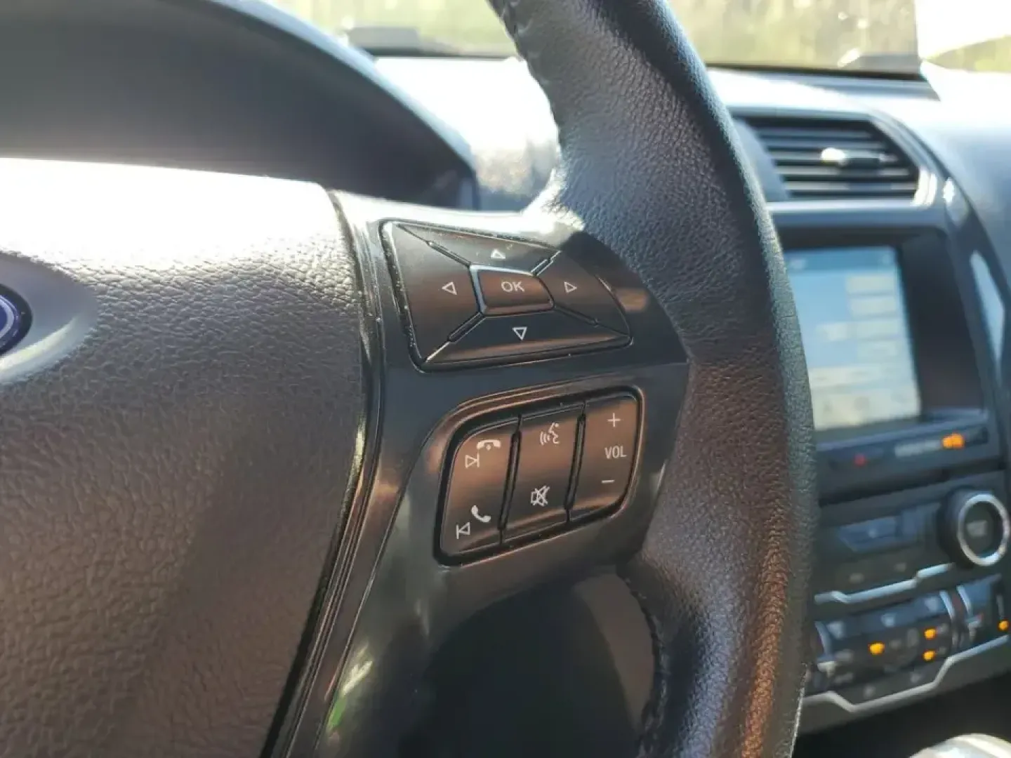2018 /Ebony Black Ford Explorer XLT (1FM5K8D87JG) with an V6, 3.5L engine, 6-speed automatic transmission, located at 6064 Gull Rd, Kalamazoo, MI, 49048, (269) 222-0088, 42.328388, -85.512924 - Road-trip weekends to Lake Michigan, daily school drop-offs, and confident winter driving on I-94 or US-131-this 2018 Ford Explorer XLT 4WD is built for real life in Southwest Michigan. If you've been searching used cars near me and want a family-ready SUV that can handle changing seasons, long comm - Photo#19