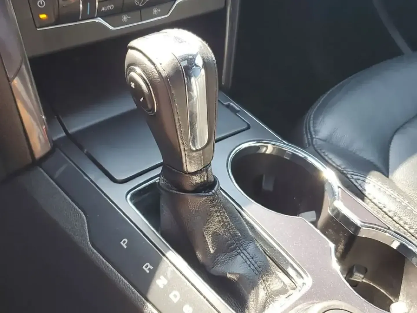 2018 /Ebony Black Ford Explorer XLT (1FM5K8D87JG) with an V6, 3.5L engine, 6-speed automatic transmission, located at 6064 Gull Rd, Kalamazoo, MI, 49048, (269) 222-0088, 42.328388, -85.512924 - Road-trip weekends to Lake Michigan, daily school drop-offs, and confident winter driving on I-94 or US-131-this 2018 Ford Explorer XLT 4WD is built for real life in Southwest Michigan. If you've been searching used cars near me and want a family-ready SUV that can handle changing seasons, long comm - Photo#25
