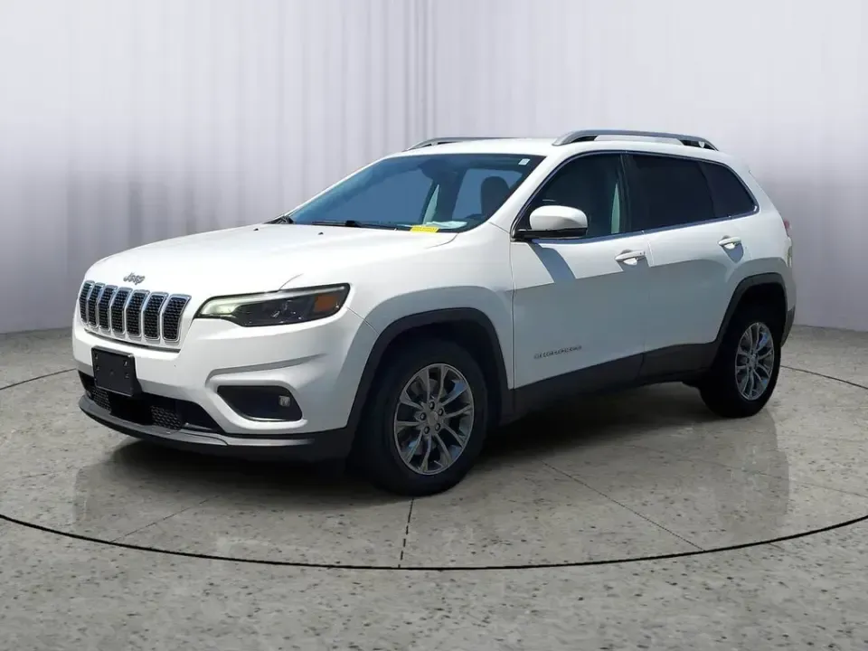 2020 /Ski Gray/Black Jeep Cherokee Latitude Plus (1C4PJLLB5LD) with an 4 Cyl, 2.4L engine, 9-speed automatic transmission, located at 6064 Gull Rd, Kalamazoo, MI, 49048, (269) 222-0088, 42.328388, -85.512924 - Load up for lake days, campus commutes, and weekend escapes up US-131 with an SUV that fits real life in Southwest Michigan. This **2020 Jeep Cherokee Latitude Plus** is the kind of versatile crossover that works for busy families, WMU students, and anyone who wants comfortable daily driving with pr - Photo#1
