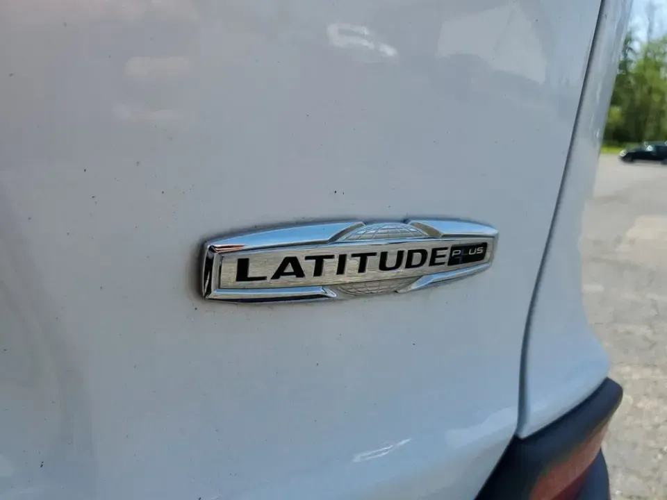 2020 /Ski Gray/Black Jeep Cherokee Latitude Plus (1C4PJLLB5LD) with an 4 Cyl, 2.4L engine, 9-speed automatic transmission, located at 6064 Gull Rd, Kalamazoo, MI, 49048, (269) 222-0088, 42.328388, -85.512924 - Load up for lake days, campus commutes, and weekend escapes up US-131 with an SUV that fits real life in Southwest Michigan. This **2020 Jeep Cherokee Latitude Plus** is the kind of versatile crossover that works for busy families, WMU students, and anyone who wants comfortable daily driving with pr - Photo#6