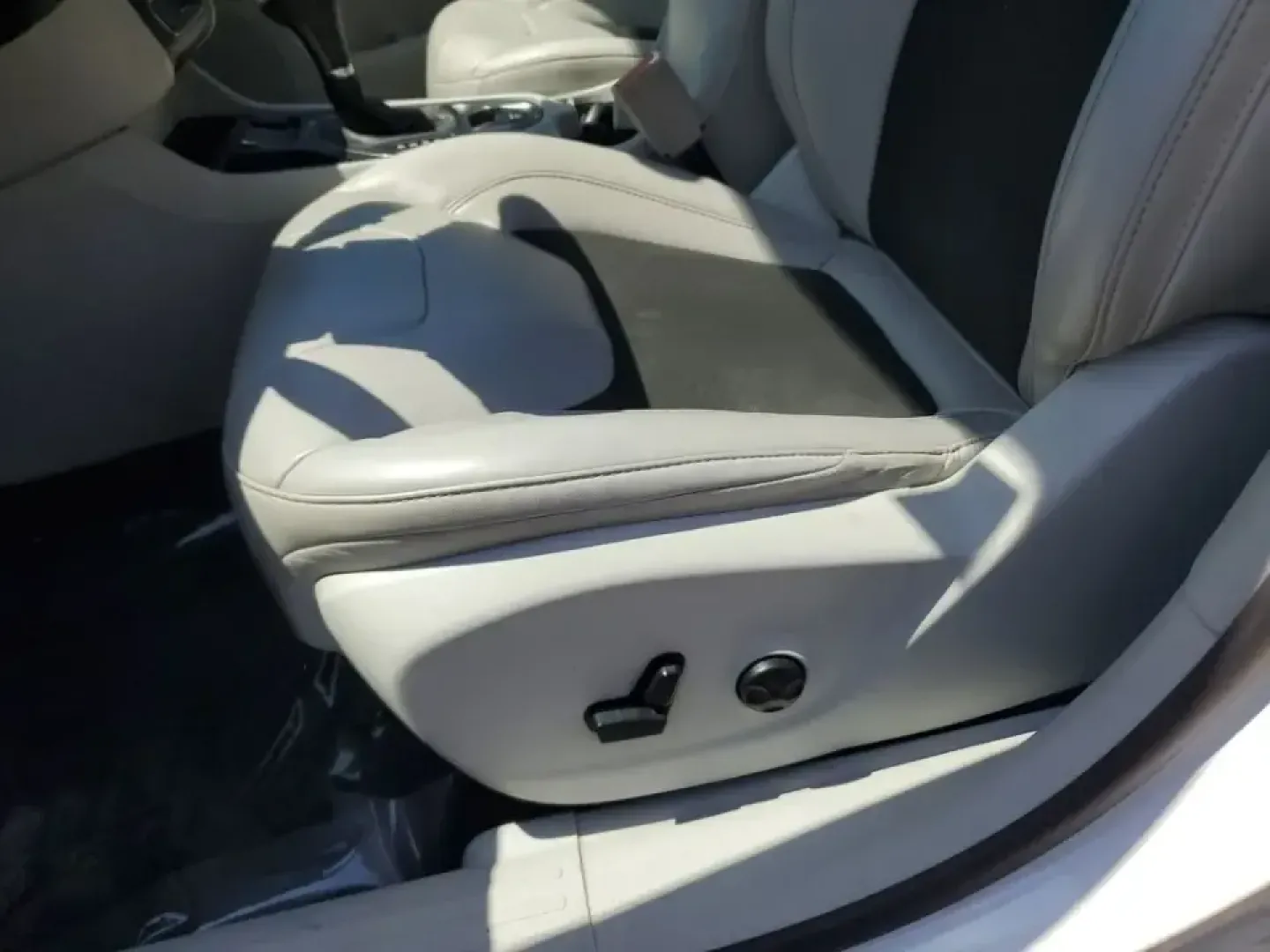 2020 /Ski Gray/Black Jeep Cherokee Latitude Plus (1C4PJLLB5LD) with an 4 Cyl, 2.4L engine, 9-speed automatic transmission, located at 6064 Gull Rd, Kalamazoo, MI, 49048, (269) 222-0088, 42.328388, -85.512924 - Load up for lake days, campus commutes, and weekend escapes up US-131 with an SUV that fits real life in Southwest Michigan. This **2020 Jeep Cherokee Latitude Plus** is the kind of versatile crossover that works for busy families, WMU students, and anyone who wants comfortable daily driving with pr - Photo#13