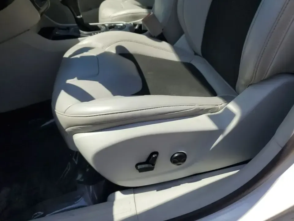 2020 /Ski Gray/Black Jeep Cherokee Latitude Plus (1C4PJLLB5LD) with an 4 Cyl, 2.4L engine, 9-speed automatic transmission, located at 6064 Gull Rd, Kalamazoo, MI, 49048, (269) 222-0088, 42.328388, -85.512924 - Load up for lake days, campus commutes, and weekend escapes up US-131 with an SUV that fits real life in Southwest Michigan. This **2020 Jeep Cherokee Latitude Plus** is the kind of versatile crossover that works for busy families, WMU students, and anyone who wants comfortable daily driving with pr - Photo#13