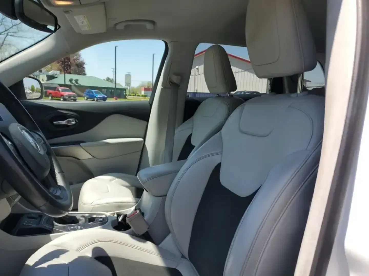 2020 /Ski Gray/Black Jeep Cherokee Latitude Plus (1C4PJLLB5LD) with an 4 Cyl, 2.4L engine, 9-speed automatic transmission, located at 6064 Gull Rd, Kalamazoo, MI, 49048, (269) 222-0088, 42.328388, -85.512924 - Load up for lake days, campus commutes, and weekend escapes up US-131 with an SUV that fits real life in Southwest Michigan. This **2020 Jeep Cherokee Latitude Plus** is the kind of versatile crossover that works for busy families, WMU students, and anyone who wants comfortable daily driving with pr - Photo#14