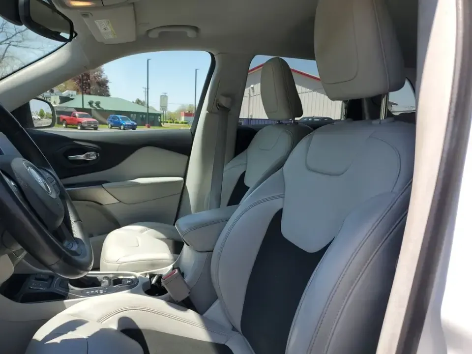 2020 /Ski Gray/Black Jeep Cherokee Latitude Plus (1C4PJLLB5LD) with an 4 Cyl, 2.4L engine, 9-speed automatic transmission, located at 6064 Gull Rd, Kalamazoo, MI, 49048, (269) 222-0088, 42.328388, -85.512924 - Load up for lake days, campus commutes, and weekend escapes up US-131 with an SUV that fits real life in Southwest Michigan. This **2020 Jeep Cherokee Latitude Plus** is the kind of versatile crossover that works for busy families, WMU students, and anyone who wants comfortable daily driving with pr - Photo#14
