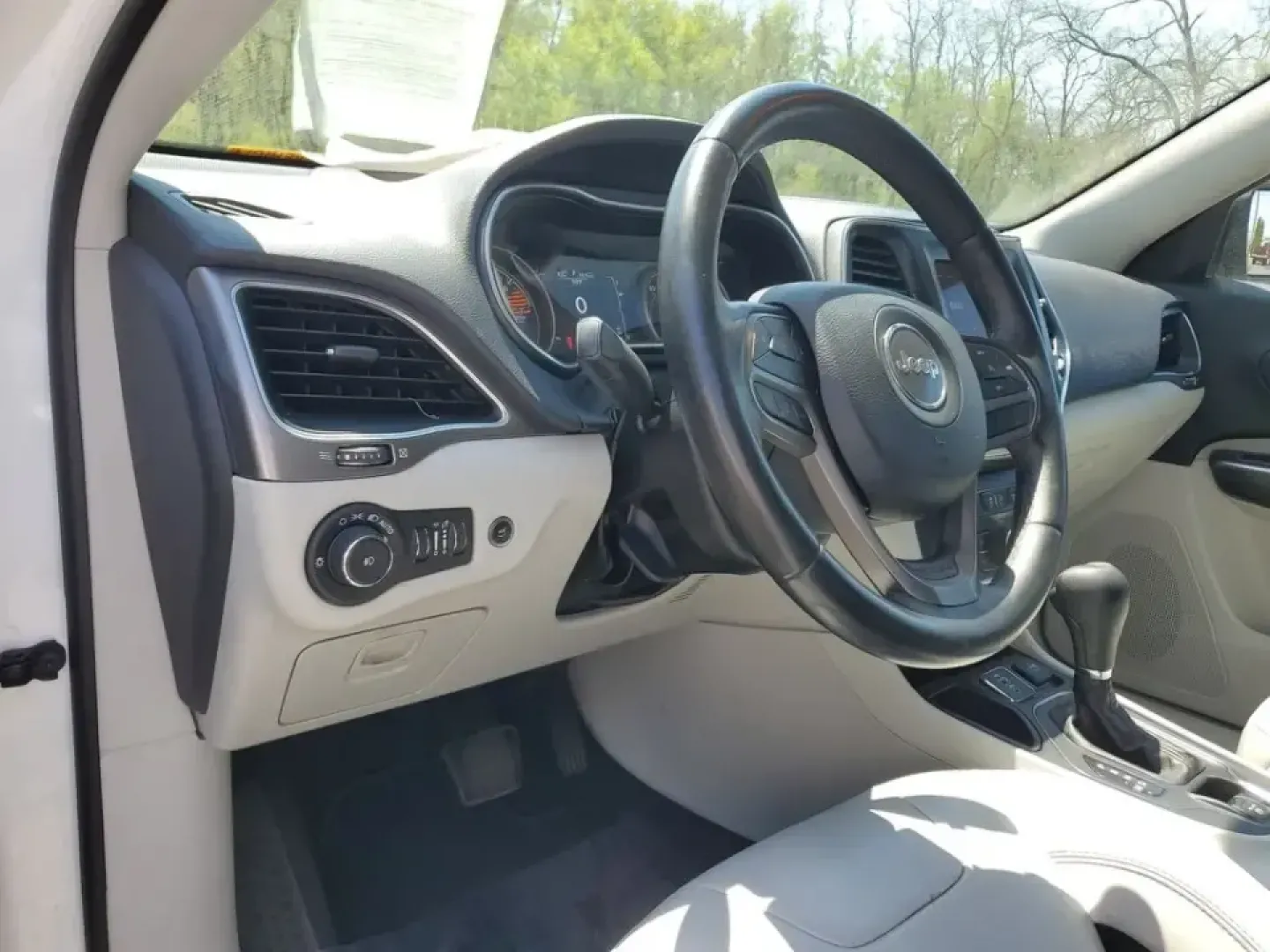 2020 /Ski Gray/Black Jeep Cherokee Latitude Plus (1C4PJLLB5LD) with an 4 Cyl, 2.4L engine, 9-speed automatic transmission, located at 6064 Gull Rd, Kalamazoo, MI, 49048, (269) 222-0088, 42.328388, -85.512924 - Load up for lake days, campus commutes, and weekend escapes up US-131 with an SUV that fits real life in Southwest Michigan. This **2020 Jeep Cherokee Latitude Plus** is the kind of versatile crossover that works for busy families, WMU students, and anyone who wants comfortable daily driving with pr - Photo#15