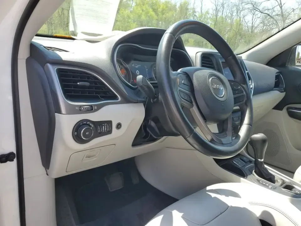 2020 /Ski Gray/Black Jeep Cherokee Latitude Plus (1C4PJLLB5LD) with an 4 Cyl, 2.4L engine, 9-speed automatic transmission, located at 6064 Gull Rd, Kalamazoo, MI, 49048, (269) 222-0088, 42.328388, -85.512924 - Load up for lake days, campus commutes, and weekend escapes up US-131 with an SUV that fits real life in Southwest Michigan. This **2020 Jeep Cherokee Latitude Plus** is the kind of versatile crossover that works for busy families, WMU students, and anyone who wants comfortable daily driving with pr - Photo#15