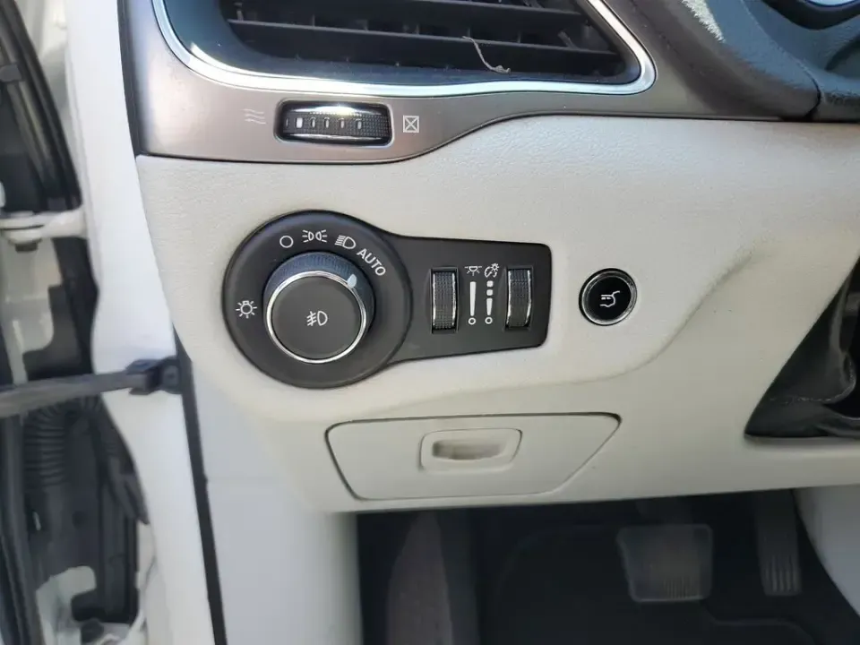 2020 /Ski Gray/Black Jeep Cherokee Latitude Plus (1C4PJLLB5LD) with an 4 Cyl, 2.4L engine, 9-speed automatic transmission, located at 6064 Gull Rd, Kalamazoo, MI, 49048, (269) 222-0088, 42.328388, -85.512924 - Load up for lake days, campus commutes, and weekend escapes up US-131 with an SUV that fits real life in Southwest Michigan. This **2020 Jeep Cherokee Latitude Plus** is the kind of versatile crossover that works for busy families, WMU students, and anyone who wants comfortable daily driving with pr - Photo#16