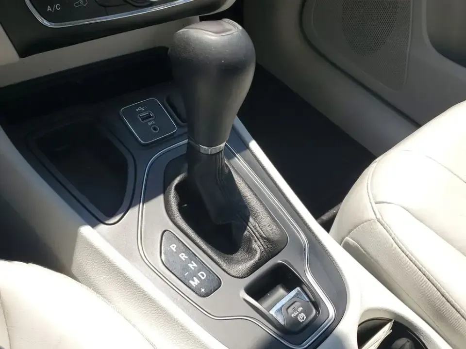 2020 /Ski Gray/Black Jeep Cherokee Latitude Plus (1C4PJLLB5LD) with an 4 Cyl, 2.4L engine, 9-speed automatic transmission, located at 6064 Gull Rd, Kalamazoo, MI, 49048, (269) 222-0088, 42.328388, -85.512924 - Load up for lake days, campus commutes, and weekend escapes up US-131 with an SUV that fits real life in Southwest Michigan. This **2020 Jeep Cherokee Latitude Plus** is the kind of versatile crossover that works for busy families, WMU students, and anyone who wants comfortable daily driving with pr - Photo#25