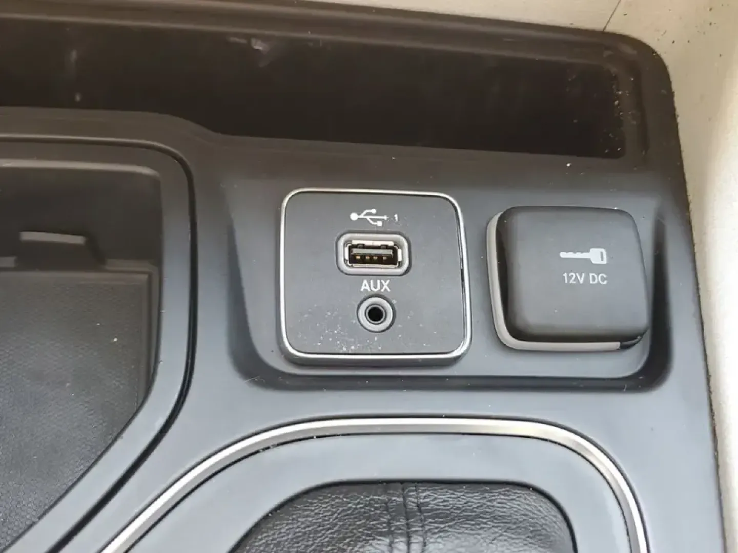 2020 /Ski Gray/Black Jeep Cherokee Latitude Plus (1C4PJLLB5LD) with an 4 Cyl, 2.4L engine, 9-speed automatic transmission, located at 6064 Gull Rd, Kalamazoo, MI, 49048, (269) 222-0088, 42.328388, -85.512924 - Load up for lake days, campus commutes, and weekend escapes up US-131 with an SUV that fits real life in Southwest Michigan. This **2020 Jeep Cherokee Latitude Plus** is the kind of versatile crossover that works for busy families, WMU students, and anyone who wants comfortable daily driving with pr - Photo#26