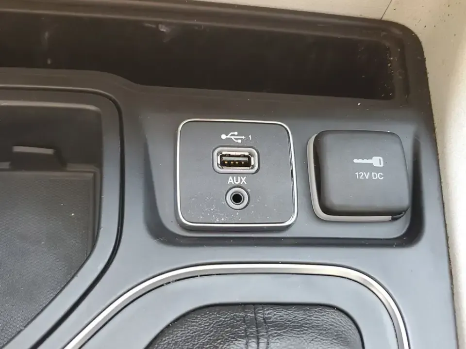 2020 /Ski Gray/Black Jeep Cherokee Latitude Plus (1C4PJLLB5LD) with an 4 Cyl, 2.4L engine, 9-speed automatic transmission, located at 6064 Gull Rd, Kalamazoo, MI, 49048, (269) 222-0088, 42.328388, -85.512924 - Load up for lake days, campus commutes, and weekend escapes up US-131 with an SUV that fits real life in Southwest Michigan. This **2020 Jeep Cherokee Latitude Plus** is the kind of versatile crossover that works for busy families, WMU students, and anyone who wants comfortable daily driving with pr - Photo#26