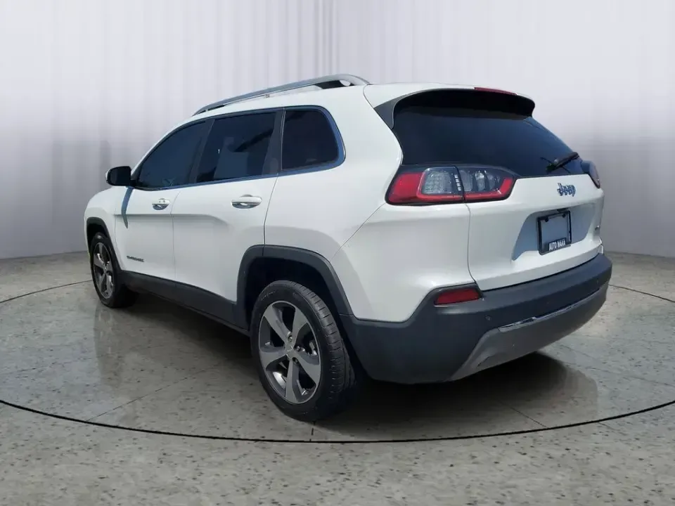 2020 /Black Jeep Cherokee Limited (1C4PJLDB3LD) with an 4 Cyl, 2.4L engine, 9-speed automatic transmission, located at 6064 Gull Rd, Kalamazoo, MI, 49048, (269) 222-0088, 42.328388, -85.512924 - For commuters who want SUV comfort without the bulk-and weekend explorers who like to pack up and go-this 2020 Jeep Cherokee Limited is built for real life in Southwest Michigan. Whether you're cruising to work, doing school drop-offs, or heading out toward Gull Lake for a reset, this crossover deli - Photo#2