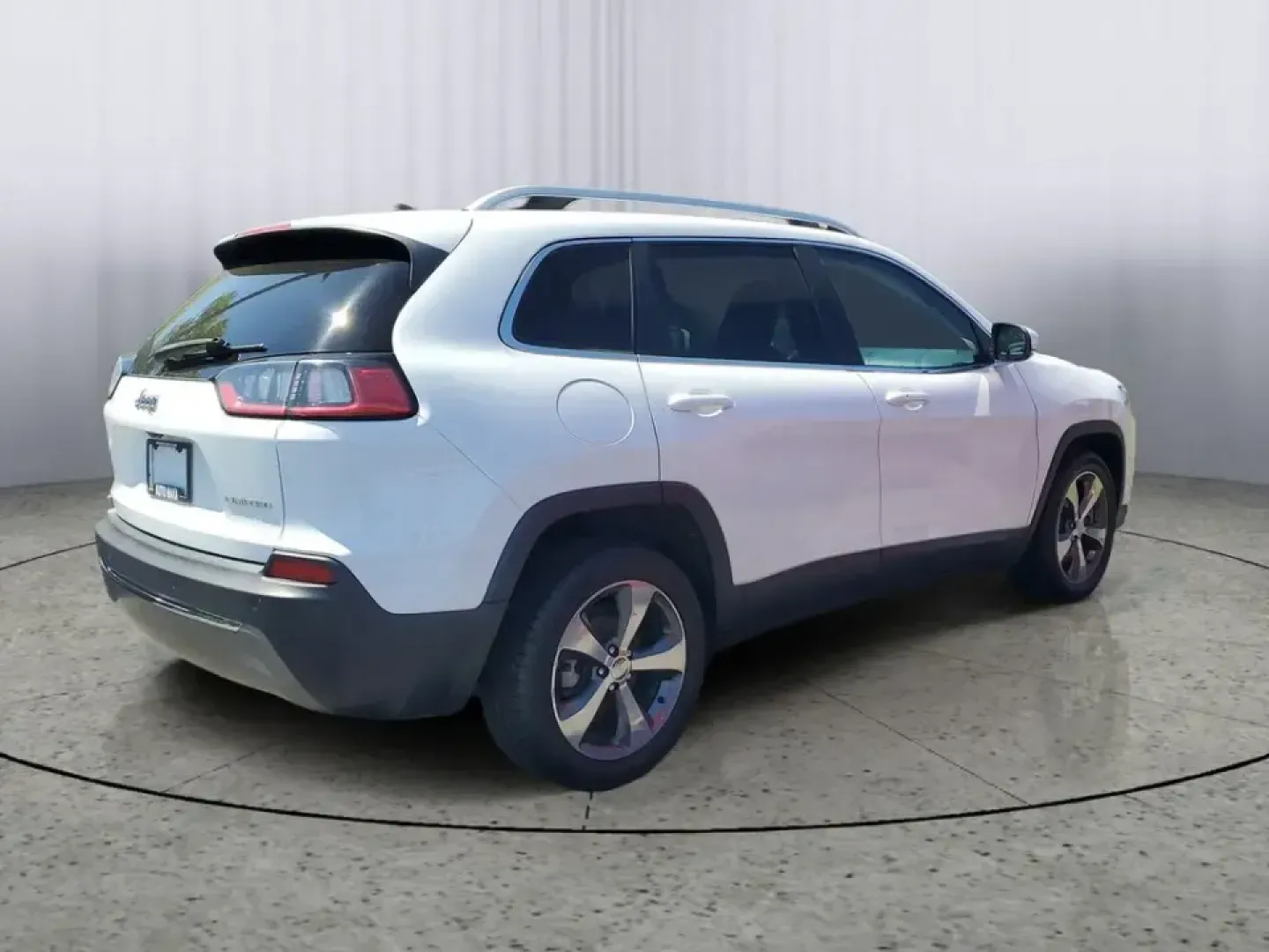 2020 /Black Jeep Cherokee Limited FWD (1C4PJLDB3LD) with an 2.4L L4 DOHC 16V engine, 9A transmission, located at 6064 Gull Rd, Kalamazoo, MI, 49048, (269) 222-0088, 42.328388, -85.512924 - Pack up the family, point the hood toward Lake Michigan, and let your daily drive feel like a mini getaway-this 2020 Jeep Cherokee Limited is built for real-life Michigan routines, from school drop-offs and grocery runs to weekend road trips up US-131. With its comfortable cabin, smart safety tech,- Photo#3